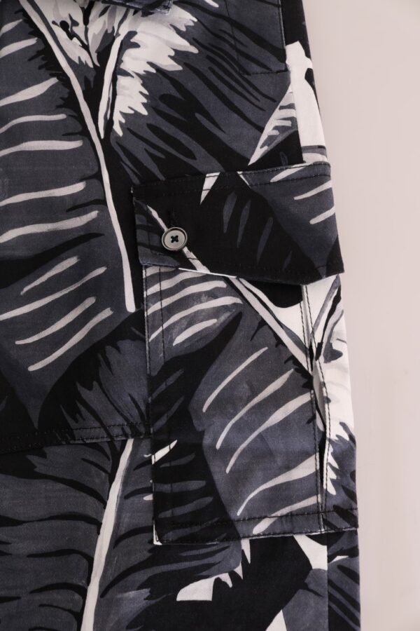 Dolce & Gabbana Elegant Capri Casual Pants in Banana Leaf Print - Image 6